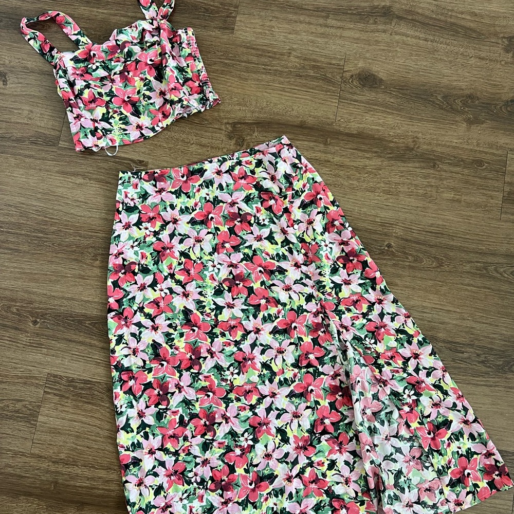 Lulus floral set